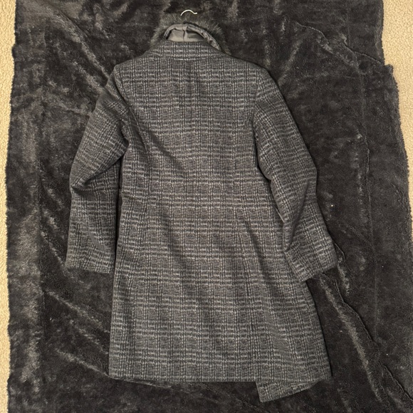 Wool coat with fur collar - Picture 2 of 2